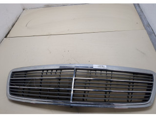 Решетка радиатора  Mercedes C W203 2000-2007          