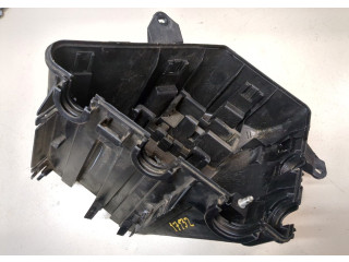 Корпус блока предохранителей  Cadillac SRX 2004-2009         