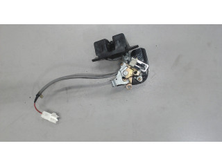 Замок багажника  Toyota Corolla Verso 2002-2004       