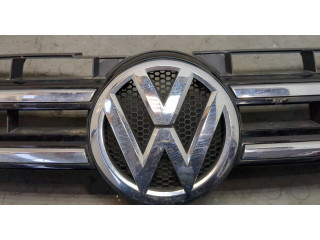 Решетка радиатора  Volkswagen Touareg 2010-2014          