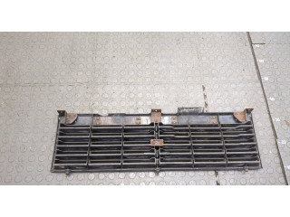 Решетка радиатора  Mitsubishi Pajero 1982-1991          MB383527