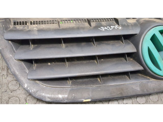 Решетка радиатора  Volkswagen Touran 2003-2006          1.9 