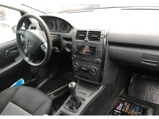 Стойка амортизатора  Mercedes A W169 2004-2012      1.7  бензин