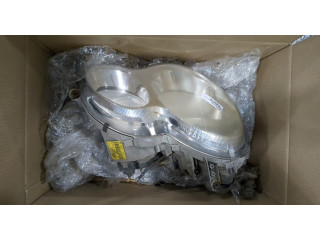 Фара передняя  Mercedes C W203 2000-2007 правая 