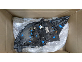 Фара передняя  Toyota Auris E15 2006-2012 правая 