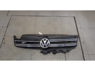 Решетка радиатора  Volkswagen Tiguan 2011-2016           