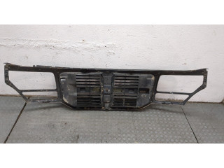 Решетка радиатора  Dodge Nitro         2.8 