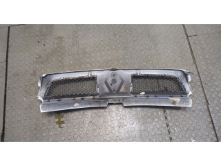 Решетка радиатора  Renault Trafic 2001-2014          