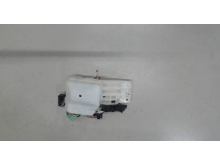 Блок предохранителей  Toyota Prius 2009-2015      6617MA    1.8