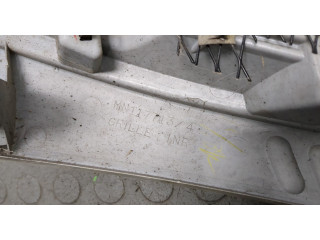 Решетка радиатора  Mitsubishi Pajero / Montero 2000-2006          MN117713