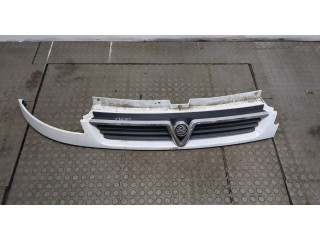 Решетка радиатора  Opel Vivaro 2001-2014          1.9 