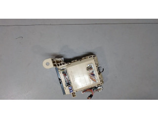 Блок реле  Toyota Camry V40 2006-2011      8273033830     2.4