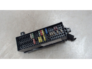 Блок предохранителей  Volkswagen Touran 2010-2015      000937615A    1.4