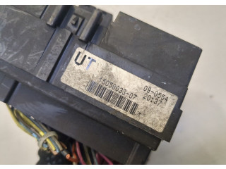 Блок предохранителей  Cadillac Escalade 2 2000-2006      15058033     