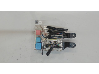 Блок предохранителей  Pontiac Vibe 2 2008-2010      873001031   2  2.4