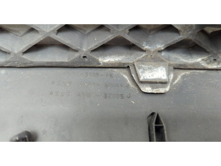 Решетка радиатора  Ford Focus 2 2005-2008          1508154, 4M518200AK