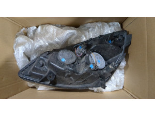Фара передняя  Renault Scenic 2003-2009 правая 