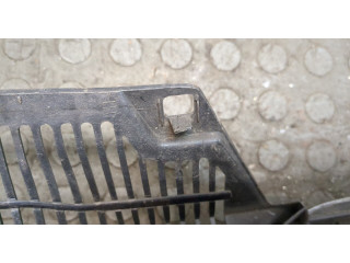 Решетка радиатора  Volkswagen Golf 5 2003-2009            1K0853651A