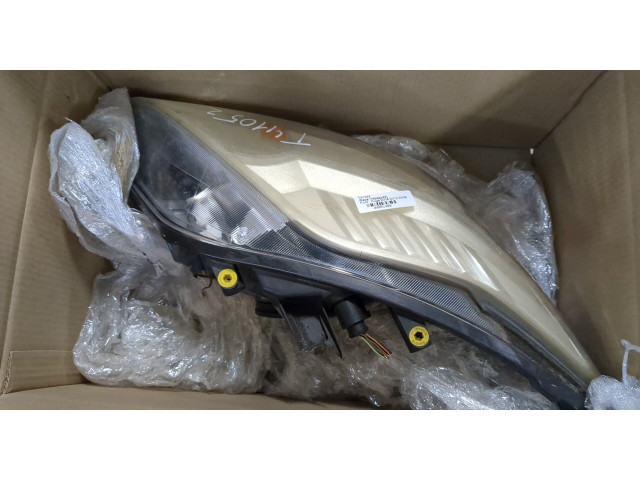 Фара передняя  Ford Kuga 2008-2012 правая 