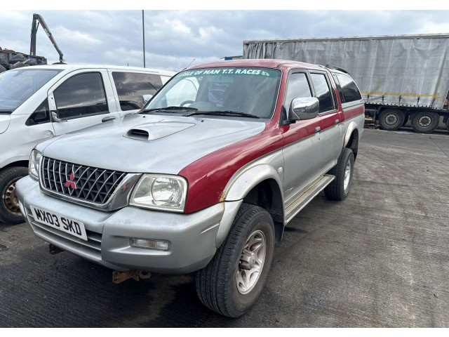 Решетка радиатора  Mitsubishi L200 1996-2006          2.5 