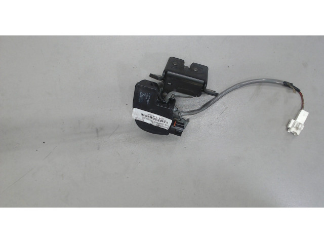 Замок багажника  Toyota Corolla Verso 2002-2004       