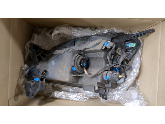 Фара передняя  Honda CR-V 2001-2006 правая 