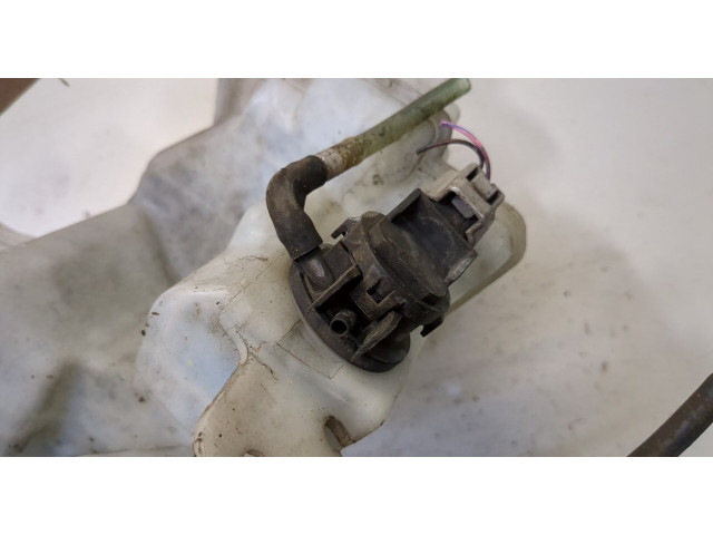 Бачок омывателя  Mazda 5 (CR) 2005-2010      1.8