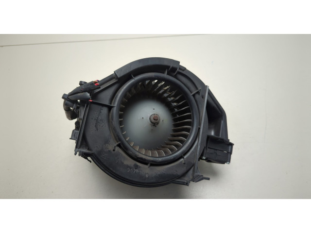 Моторчик печки  Audi A6 (C6) 2004-2011 4F0820020A    4F0820020A   