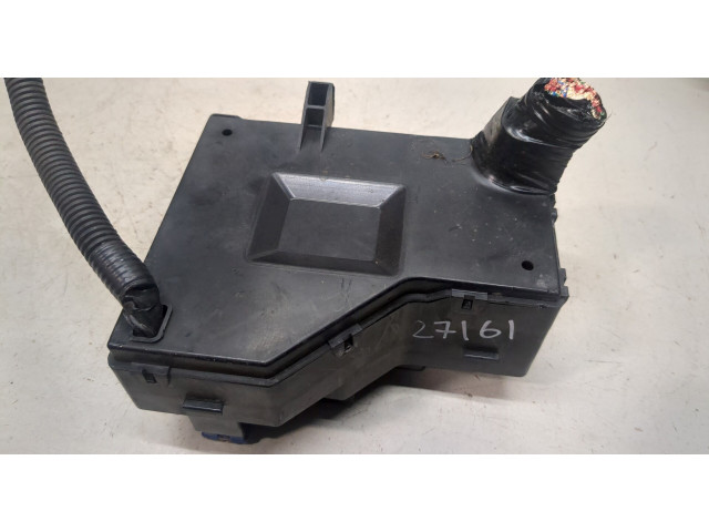 Блок предохранителей  Mitsubishi Carisma      MR482518   