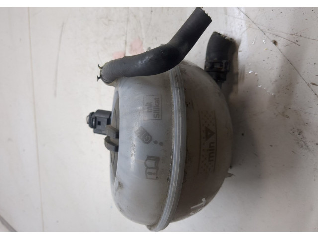 Бачок расширительный  Volkswagen Passat 8 2015- 5G0121407G   