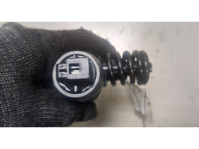 Форсунка топливная  Volkswagen Golf 5 2003-2009    038130073AG     