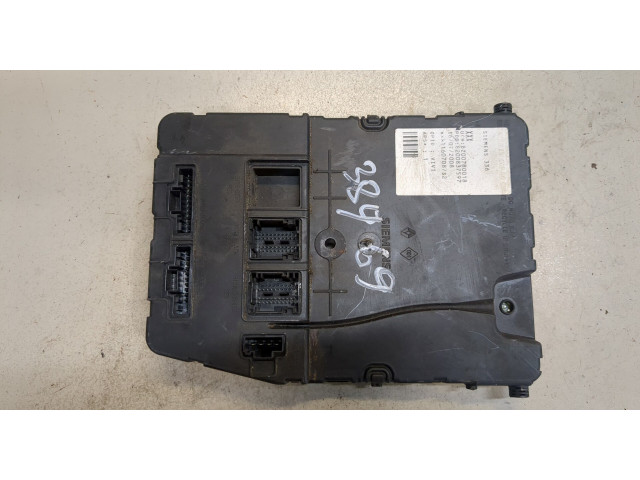 Блок предохранителей  Renault Megane 2 2002-2009      8200780018   