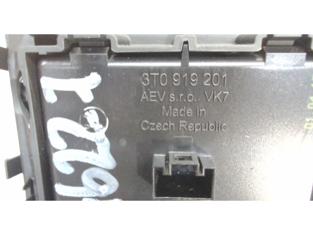 Дисплей бортового компьютера  Skoda SuperB 2008-2015 3T0919201        