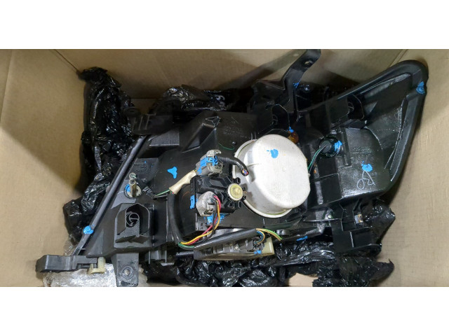 Фара передняя  Nissan Serena 2005-2010 C25 правая 