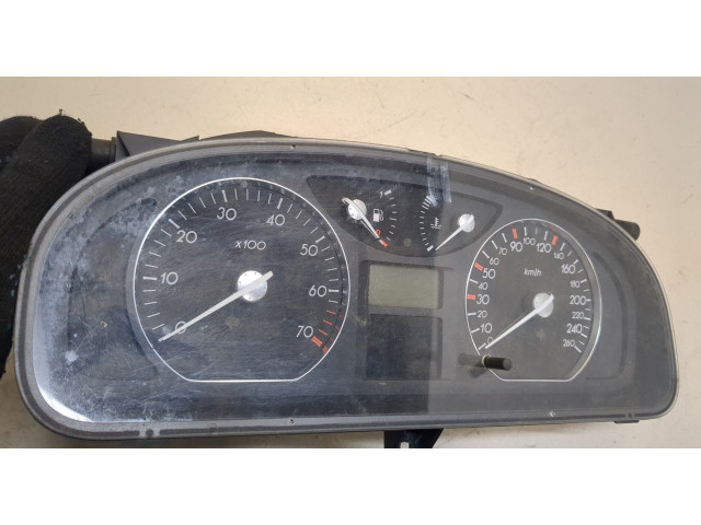 Панель приборов  Renault Laguna 2 2001-2007       8200170311     