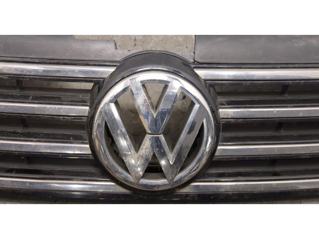 Решетка радиатора  Volkswagen Passat 7 2010-2015 Европа          3AA853651, 1T0853601E