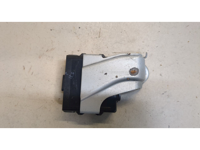 Блок комфорта  Pontiac Vibe 1 2002-2008      8976902030  