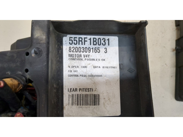 Блок предохранителей  Renault Espace 4 2002-           3.5
