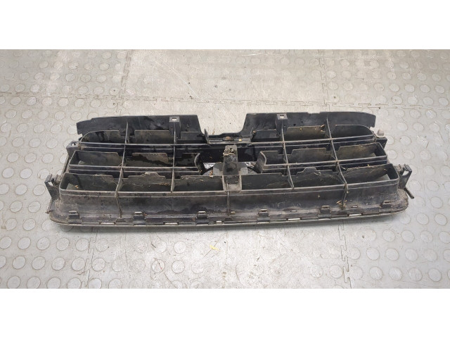 Решетка радиатора  Subaru Forester (S11) 2002-2007          