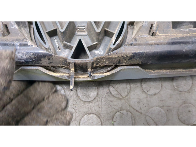 Решетка радиатора  Volkswagen Polo 1999-2001          