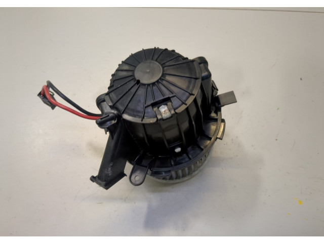 Моторчик печки  Audi A4 (B8) 2011-2015 8T2820021      8T2820021   