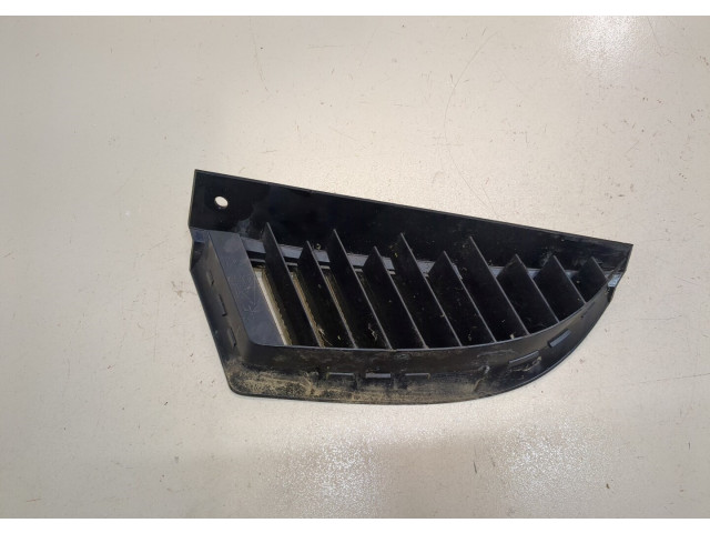 Решетка радиатора  Mitsubishi Colt 2004-2008          MN127774