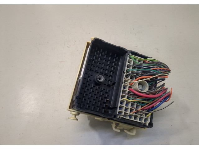Блок предохранителей  Cadillac Escalade 2 2000-2006      1519058     6