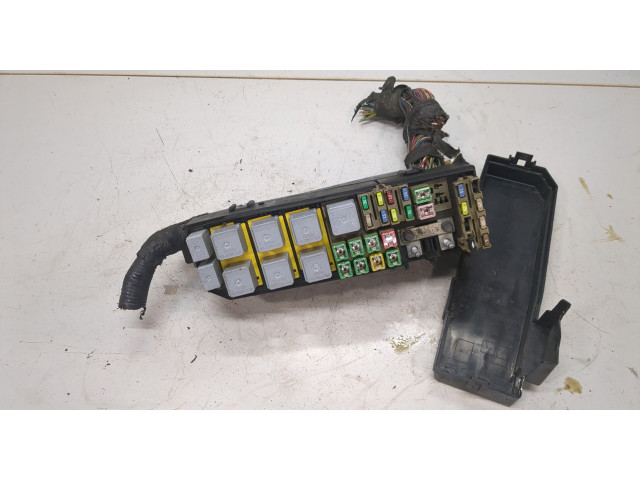 Блок предохранителей  Mazda Tribute 2001-2007          2.3