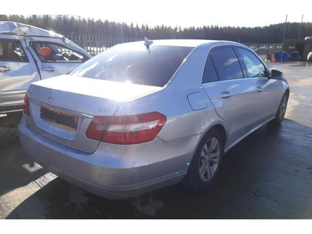 Стойка амортизатора  Mercedes E W212 2009-2013      2.1  дизель