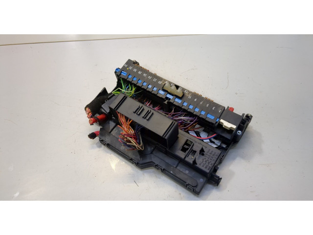 Блок предохранителей  BMW 3 E46 1998-2005      8364542   