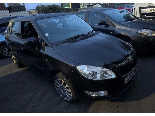 Решетка радиатора  Skoda Fabia 2010-2014          1.6 