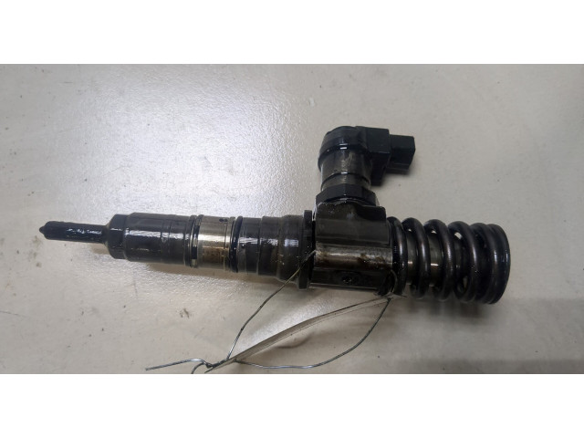 Форсунка топливная  Volkswagen Passat 6 2005-2010    03G130073S     