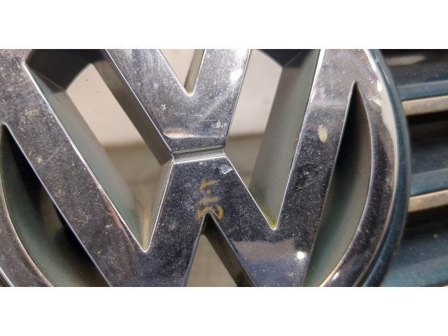 Решетка радиатора  Volkswagen Bora         1.9 