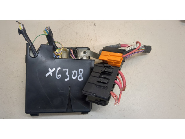 Блок предохранителей  Renault Scenic 2003-2009      8200481866   